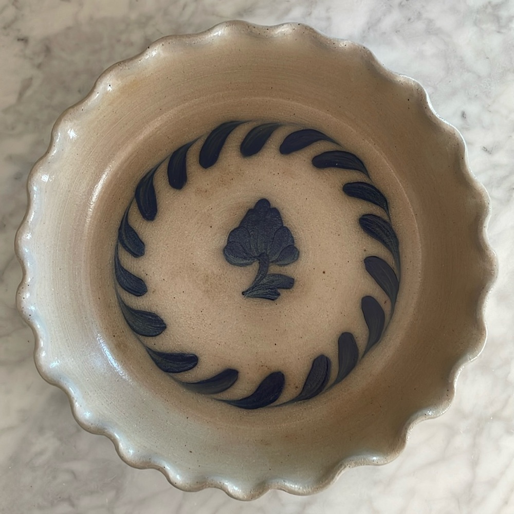 Stoneware pie plate